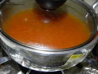 Nấu súp từ hạt methi Ấn Độ bằng bếp ga